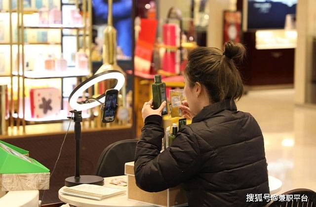 兼职直播赚钱的方法_兼职直播赚钱方法有哪些_兼职直播赚钱方法视频